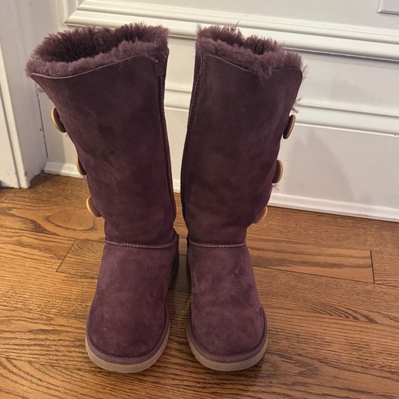UGG Women's Eggplant color / Dark Purple sheepskin Suede Boots - Picture 4 of 4